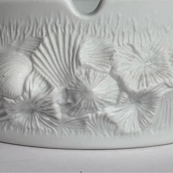 AK KAISER White Bisque SHELL ASHTRAY / 1970’s WEST GERMANY / Raised SEASHELLS - Picture 3 of 9